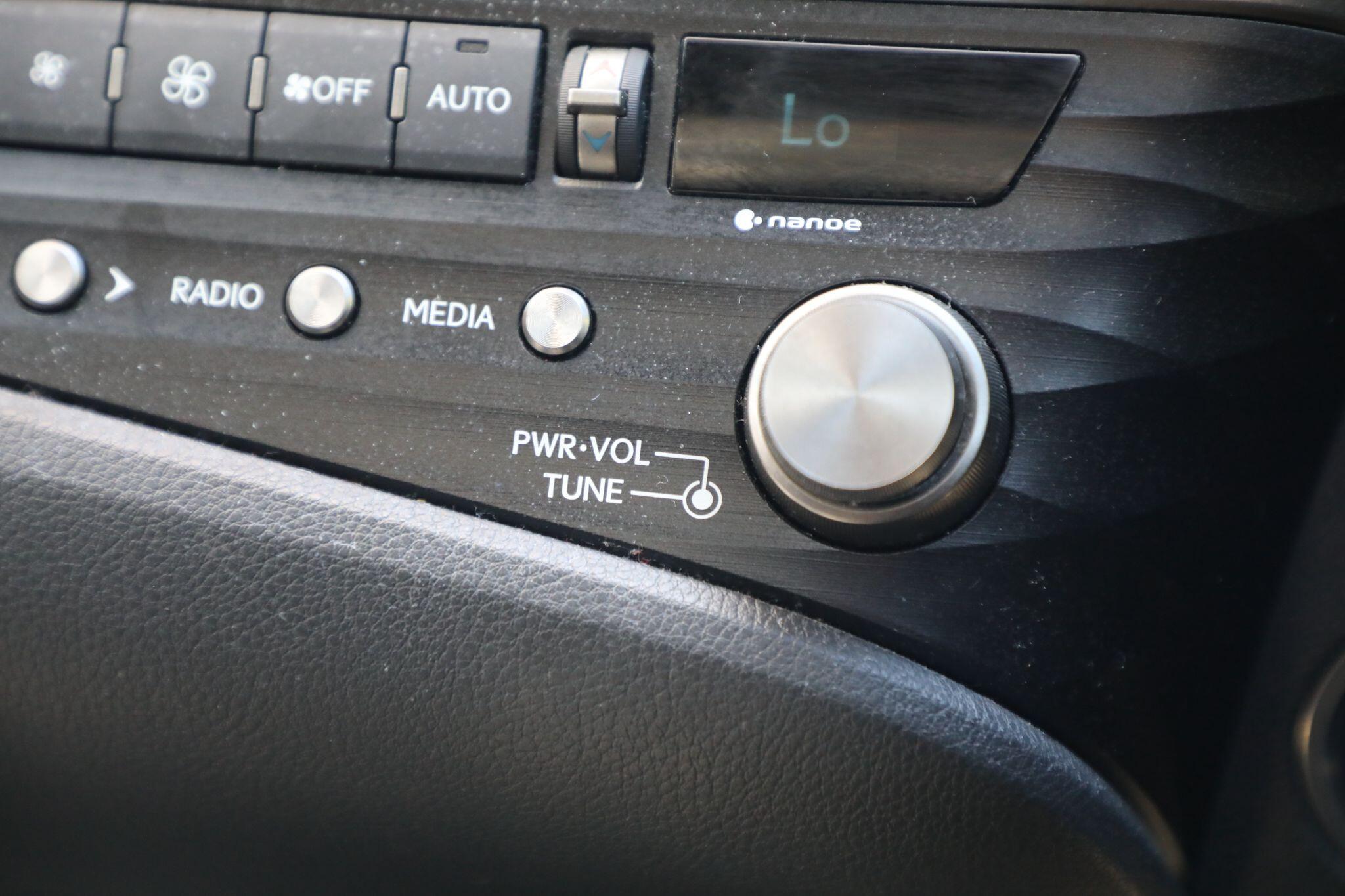 Large vehicle image